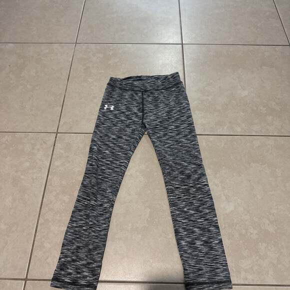 Under Armour Gray Black Athletic Leggings Youth Girls size 6 - Picture 1 of 4